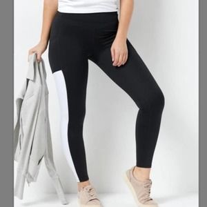 Peace Love World black and white colorblock pocket leggings